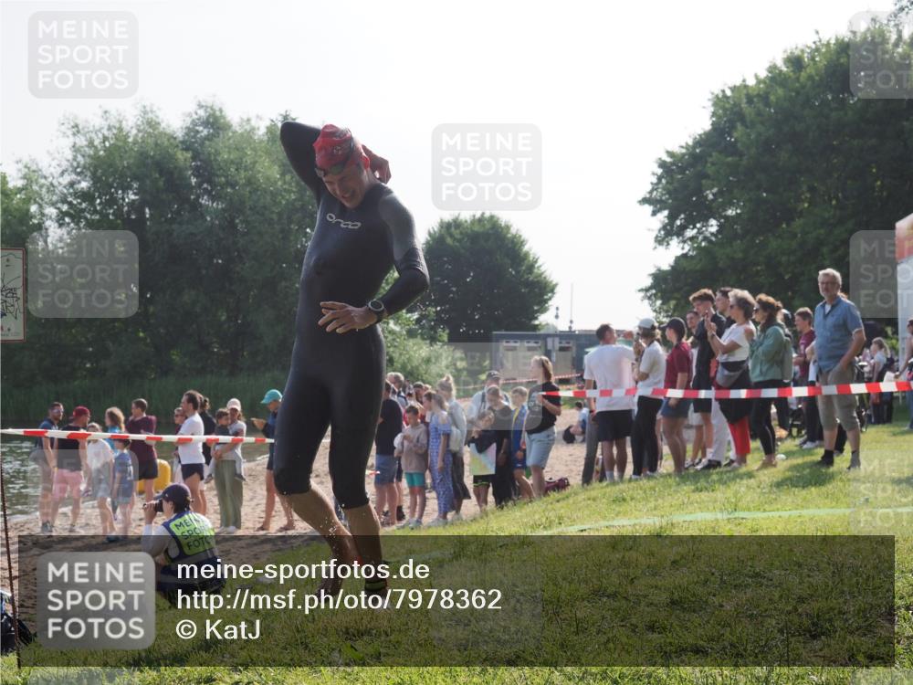 15.06.2025 - 27. Vierlanden-Triathlon KatJ http://msf.ph/oto/7978362 15.06.2025 08:39:48 Schwimmen 59 meine-sportfotos.de