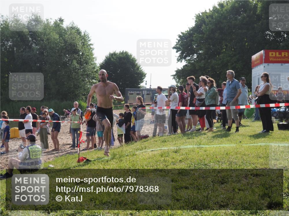 15.06.2025 - 27. Vierlanden-Triathlon KatJ http://msf.ph/oto/7978368 15.06.2025 08:39:58 Schwimmen 3 meine-sportfotos.de