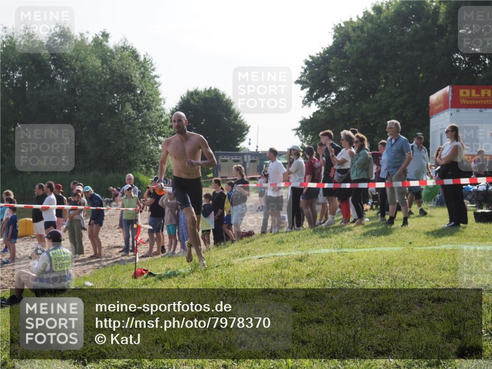 15.06.2025 - 27. Vierlanden-Triathlon KatJ http://msf.ph/oto/7978370 15.06.2025 08:39:58 Schwimmen 3 meine-sportfotos.de