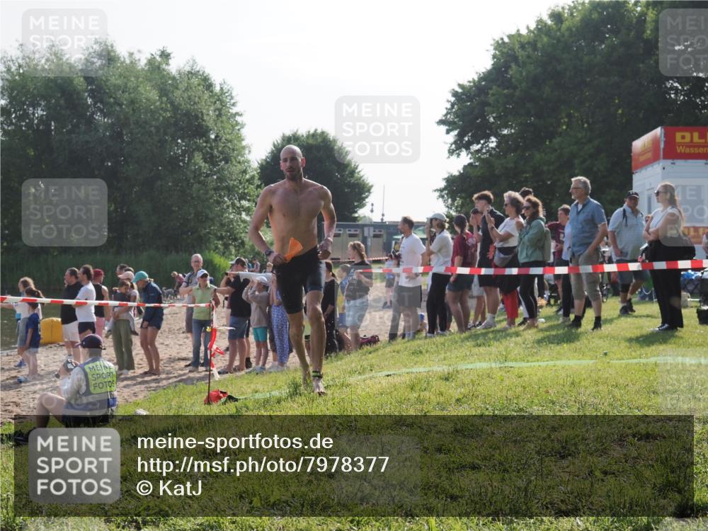15.06.2025 - 27. Vierlanden-Triathlon KatJ http://msf.ph/oto/7978377 15.06.2025 08:39:58 Schwimmen 3 meine-sportfotos.de