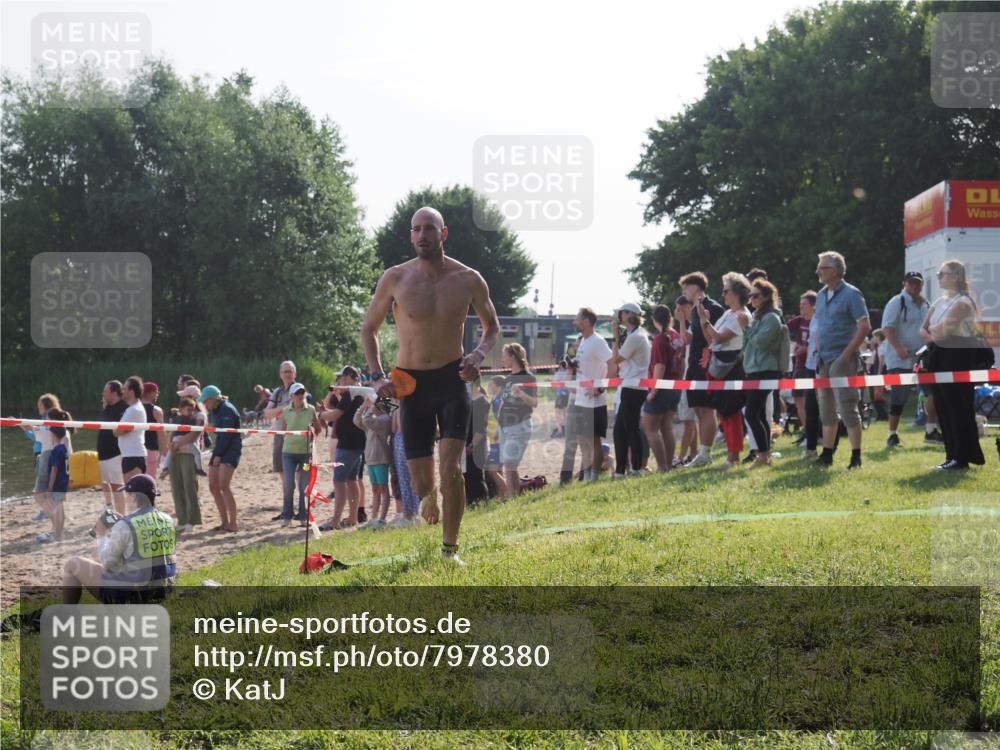 15.06.2025 - 27. Vierlanden-Triathlon KatJ http://msf.ph/oto/7978380 15.06.2025 08:39:59 Schwimmen 3 meine-sportfotos.de
