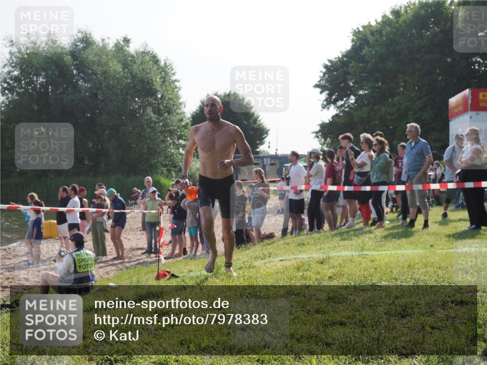 15.06.2025 - 27. Vierlanden-Triathlon KatJ http://msf.ph/oto/7978383 15.06.2025 08:39:59 Schwimmen 3 meine-sportfotos.de