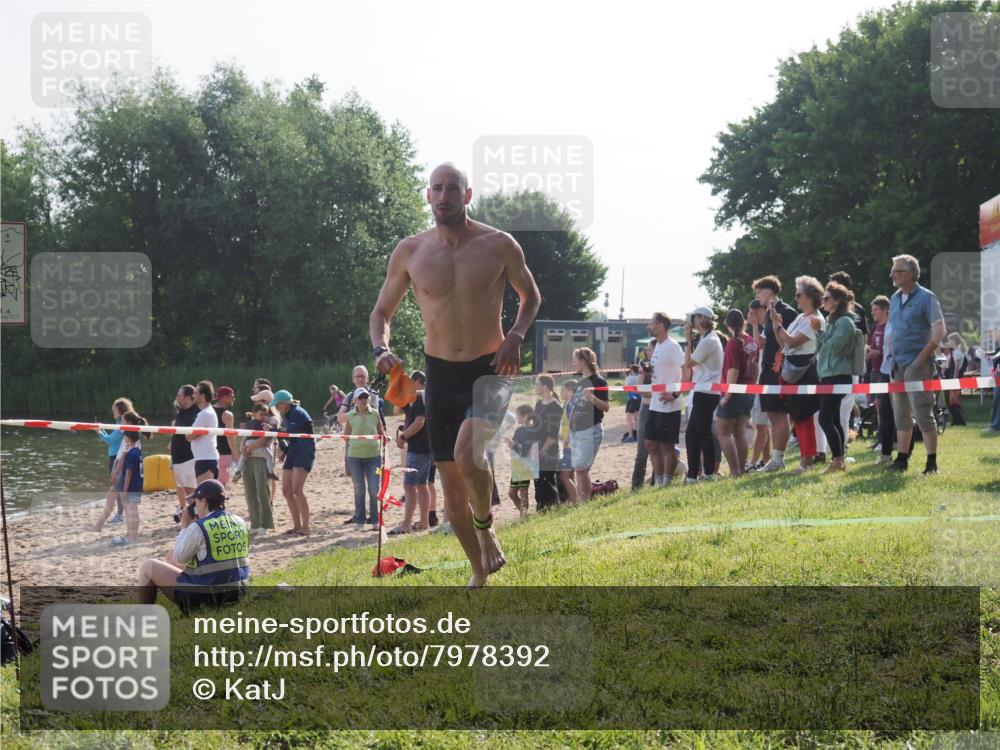 15.06.2025 - 27. Vierlanden-Triathlon KatJ http://msf.ph/oto/7978392 15.06.2025 08:39:59 Schwimmen 3 meine-sportfotos.de