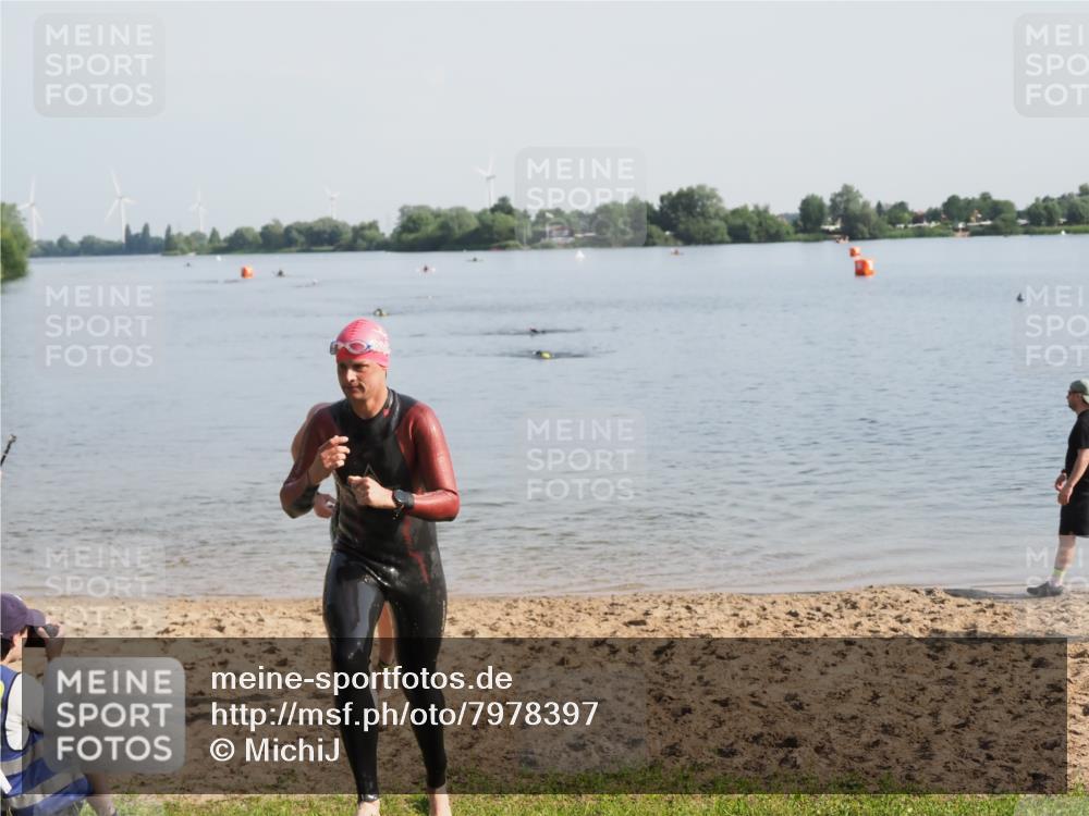 21.06.2025 - 27. Vierlanden-Triathlon MichiJ http://msf.ph/oto/7978397 15.06.2026 08:48:55 Schwimmen 19, 115, 144 meine-sportfotos.de