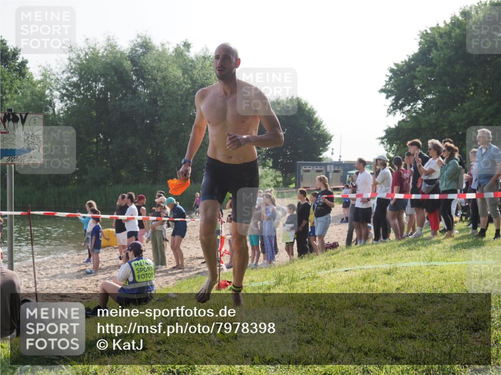 15.06.2025 - 27. Vierlanden-Triathlon KatJ http://msf.ph/oto/7978398 15.06.2025 08:39:59 Schwimmen 3 meine-sportfotos.de