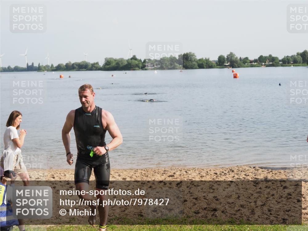 21.06.2025 - 27. Vierlanden-Triathlon MichiJ http://msf.ph/oto/7978427 15.06.2026 08:48:56 Schwimmen 115, 144 meine-sportfotos.de