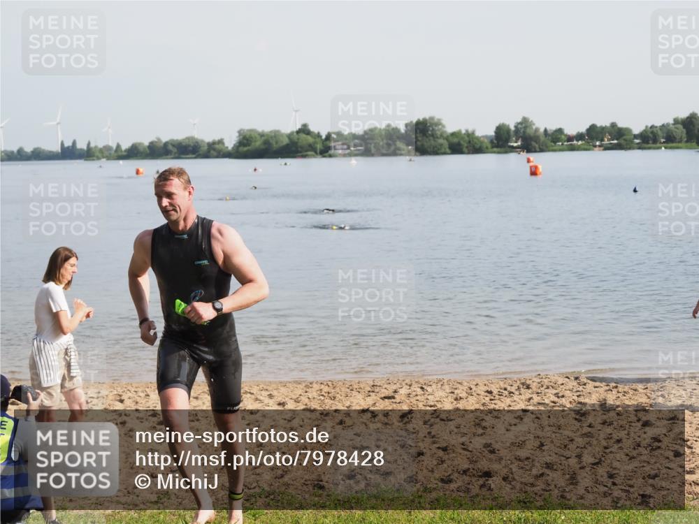 21.06.2025 - 27. Vierlanden-Triathlon MichiJ http://msf.ph/oto/7978428 15.06.2026 08:48:56 Schwimmen 115, 144 meine-sportfotos.de