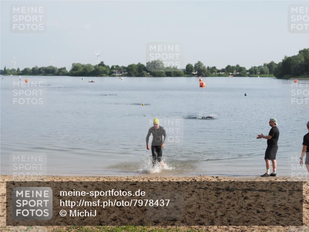 21.06.2025 - 27. Vierlanden-Triathlon MichiJ http://msf.ph/oto/7978437 15.06.2026 08:49:39 Schwimmen 172 meine-sportfotos.de
