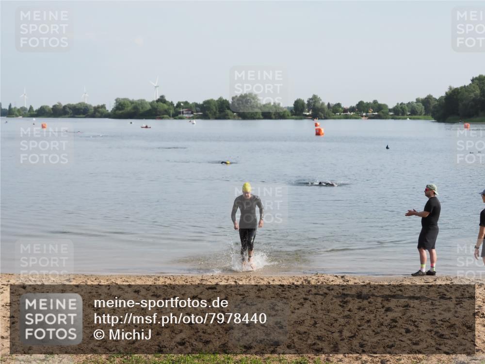 21.06.2025 - 27. Vierlanden-Triathlon MichiJ http://msf.ph/oto/7978440 15.06.2026 08:49:39 Schwimmen 172 meine-sportfotos.de