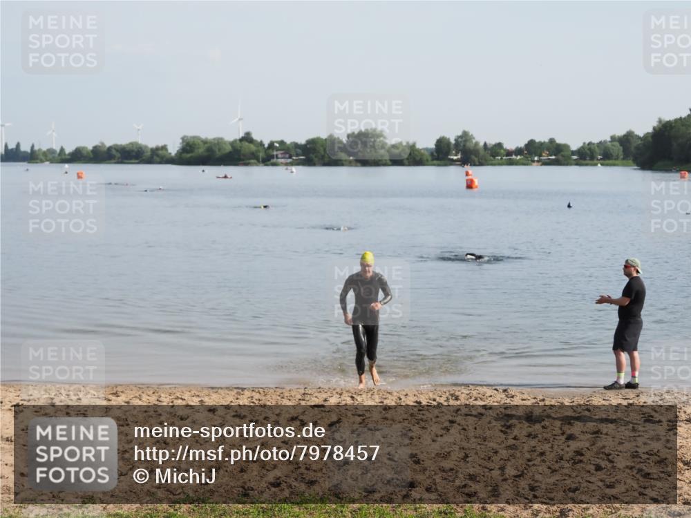 21.06.2025 - 27. Vierlanden-Triathlon MichiJ http://msf.ph/oto/7978457 15.06.2026 08:49:40 Schwimmen 172 meine-sportfotos.de