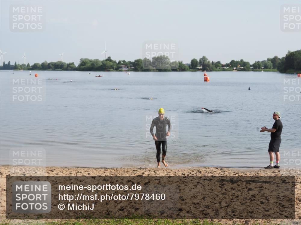 21.06.2025 - 27. Vierlanden-Triathlon MichiJ http://msf.ph/oto/7978460 15.06.2026 08:49:40 Schwimmen 172 meine-sportfotos.de