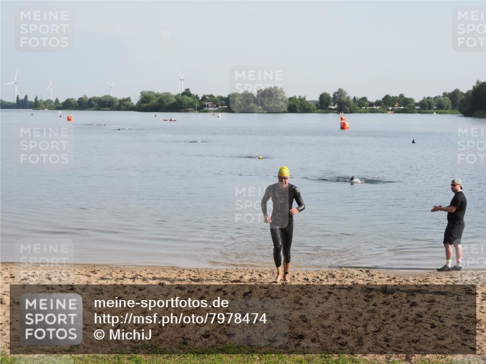 21.06.2025 - 27. Vierlanden-Triathlon MichiJ http://msf.ph/oto/7978474 15.06.2026 08:49:41 Schwimmen 172 meine-sportfotos.de
