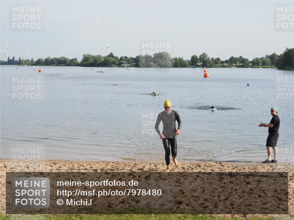 21.06.2025 - 27. Vierlanden-Triathlon MichiJ http://msf.ph/oto/7978480 15.06.2026 08:49:41 Schwimmen 172 meine-sportfotos.de