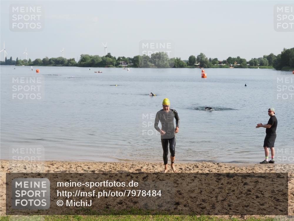 21.06.2025 - 27. Vierlanden-Triathlon MichiJ http://msf.ph/oto/7978484 15.06.2026 08:49:41 Schwimmen 172 meine-sportfotos.de