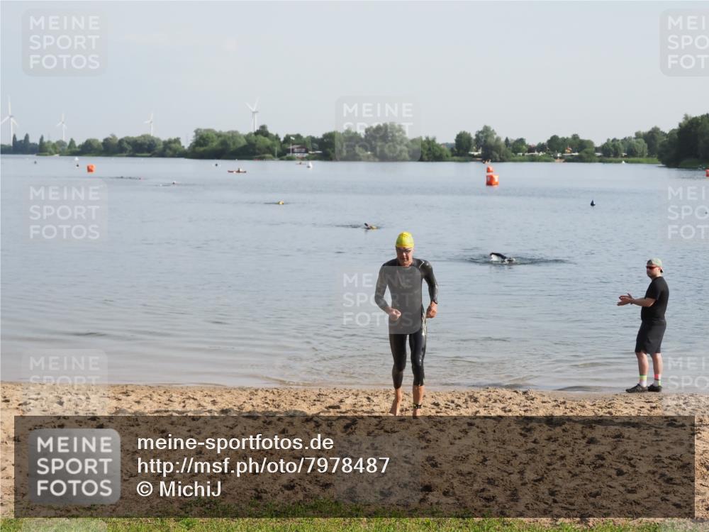 21.06.2025 - 27. Vierlanden-Triathlon MichiJ http://msf.ph/oto/7978487 15.06.2026 08:49:41 Schwimmen 172 meine-sportfotos.de