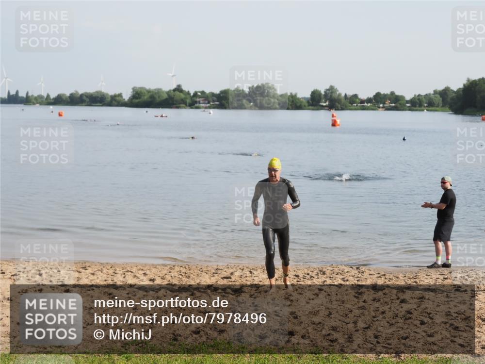 21.06.2025 - 27. Vierlanden-Triathlon MichiJ http://msf.ph/oto/7978496 15.06.2026 08:49:42 Schwimmen 172 meine-sportfotos.de