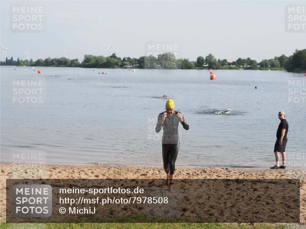 21.06.2025 - 27. Vierlanden-Triathlon MichiJ http://msf.ph/oto/7978508 15.06.2026 08:49:42 Schwimmen 172 meine-sportfotos.de