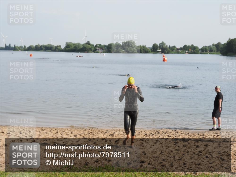 21.06.2025 - 27. Vierlanden-Triathlon MichiJ http://msf.ph/oto/7978511 15.06.2026 08:49:42 Schwimmen 172 meine-sportfotos.de