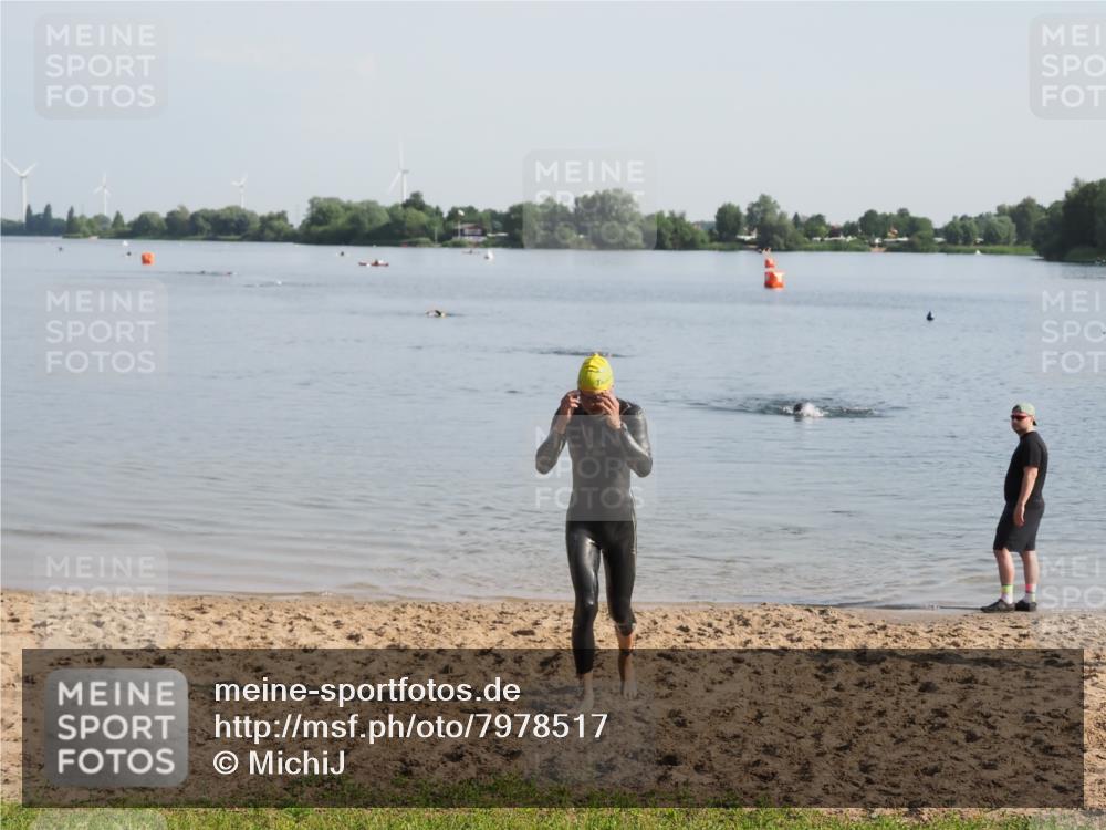 21.06.2025 - 27. Vierlanden-Triathlon MichiJ http://msf.ph/oto/7978517 15.06.2026 08:49:43 Schwimmen 172 meine-sportfotos.de