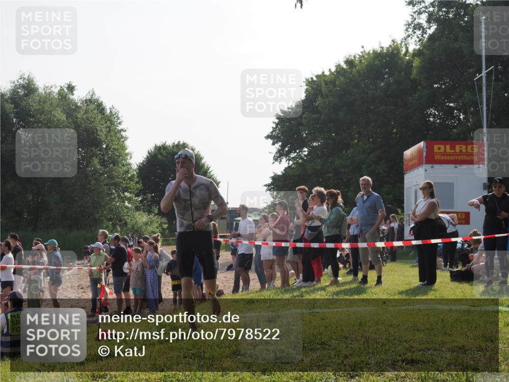 15.06.2025 - 27. Vierlanden-Triathlon KatJ http://msf.ph/oto/7978522 15.06.2025 08:40:36 Schwimmen 7 meine-sportfotos.de
