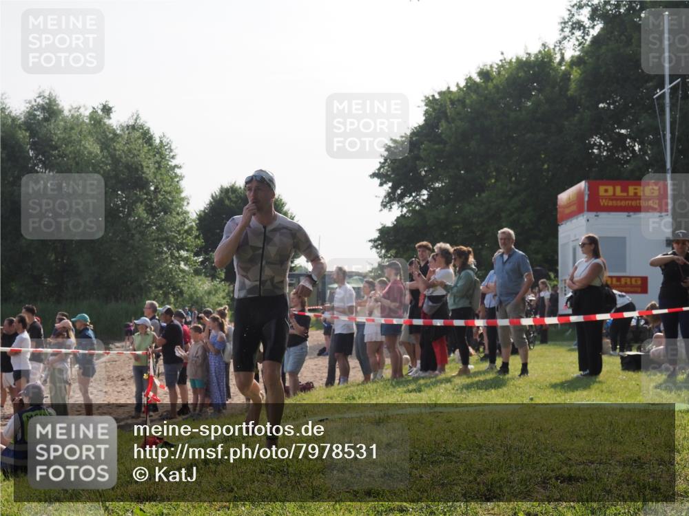 15.06.2025 - 27. Vierlanden-Triathlon KatJ http://msf.ph/oto/7978531 15.06.2025 08:40:36 Schwimmen 7 meine-sportfotos.de