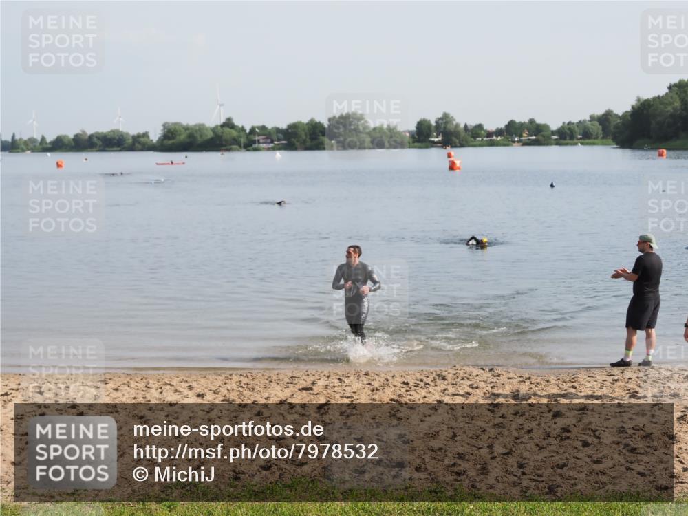 21.06.2025 - 27. Vierlanden-Triathlon MichiJ http://msf.ph/oto/7978532 15.06.2026 08:50:06 Schwimmen 68 meine-sportfotos.de