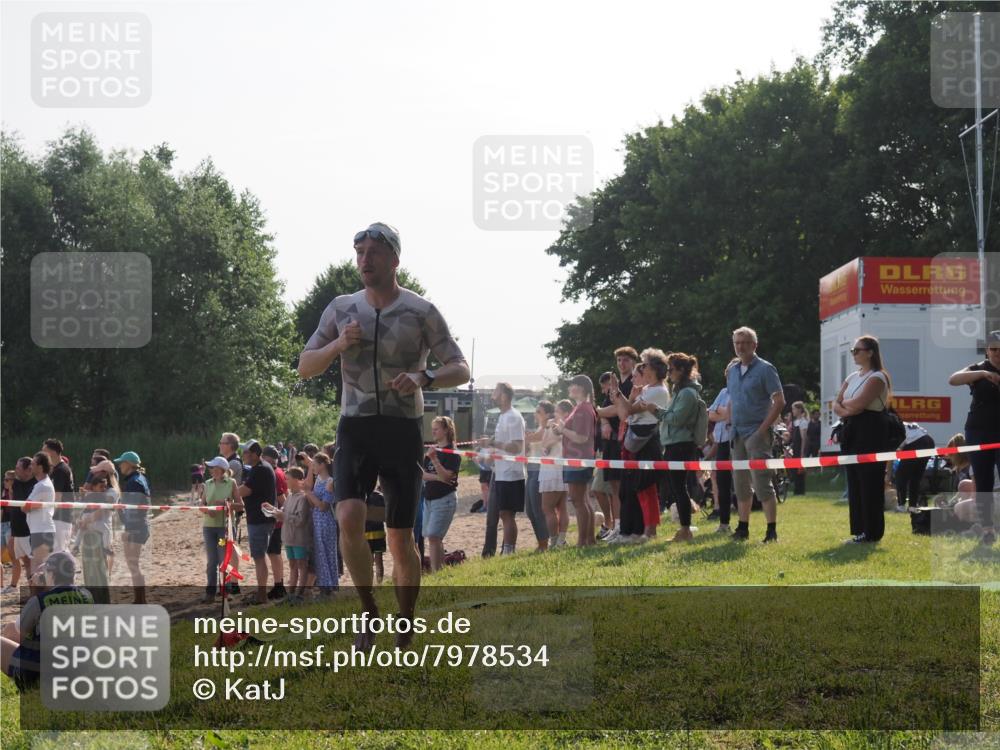 15.06.2025 - 27. Vierlanden-Triathlon KatJ http://msf.ph/oto/7978534 15.06.2025 08:40:36 Schwimmen 7 meine-sportfotos.de