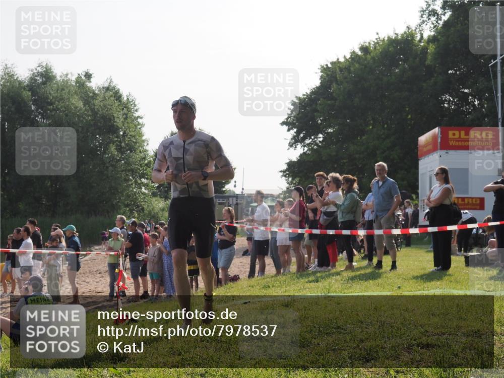 15.06.2025 - 27. Vierlanden-Triathlon KatJ http://msf.ph/oto/7978537 15.06.2025 08:40:37 Schwimmen 7 meine-sportfotos.de
