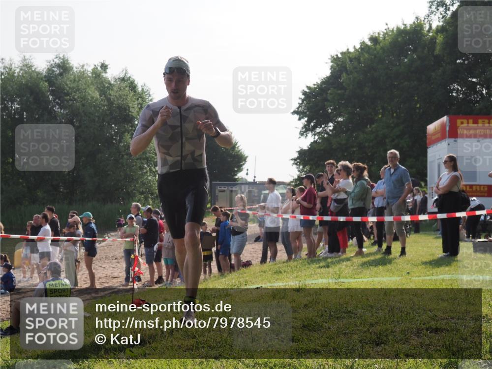 15.06.2025 - 27. Vierlanden-Triathlon KatJ http://msf.ph/oto/7978545 15.06.2025 08:40:37 Schwimmen 7 meine-sportfotos.de