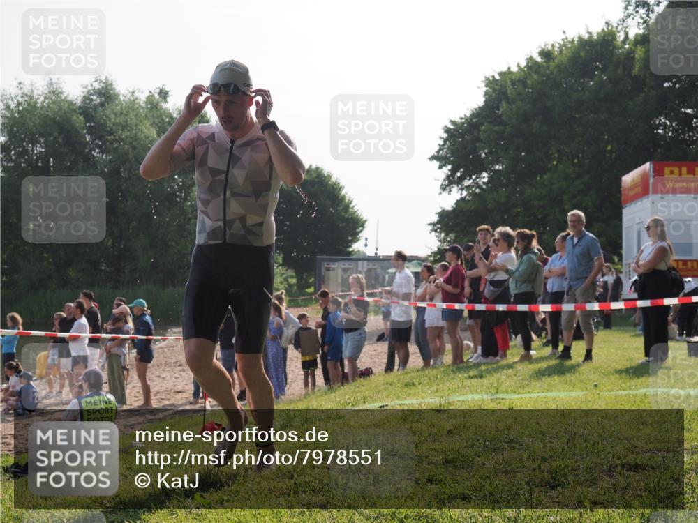 15.06.2025 - 27. Vierlanden-Triathlon KatJ http://msf.ph/oto/7978551 15.06.2025 08:40:37 Schwimmen 7 meine-sportfotos.de