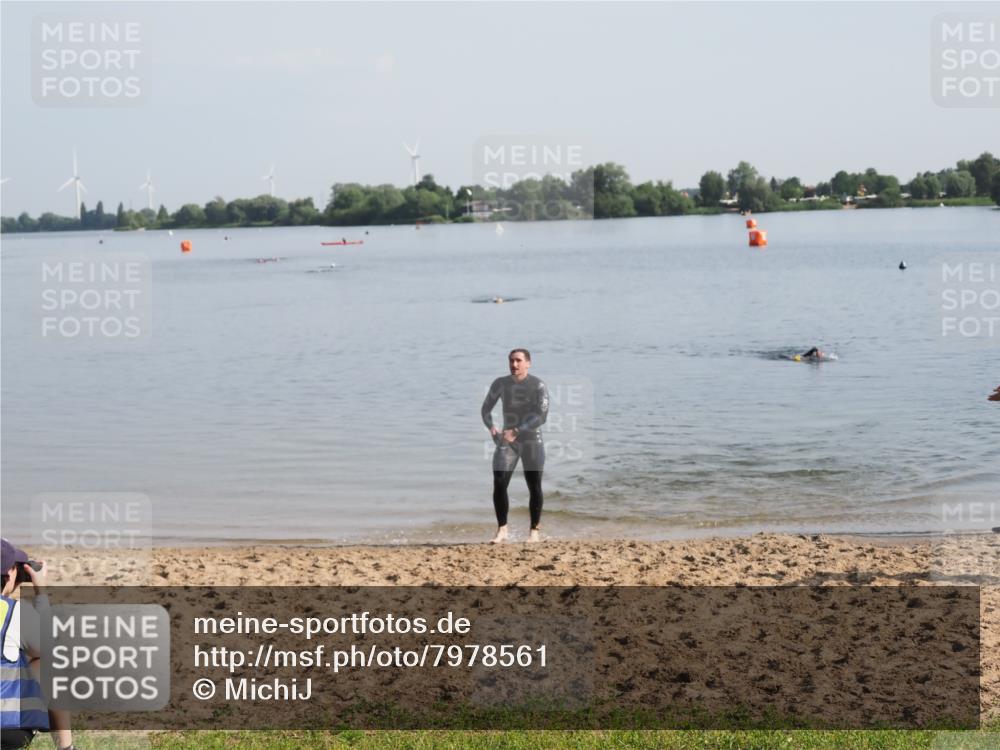 21.06.2025 - 27. Vierlanden-Triathlon MichiJ http://msf.ph/oto/7978561 15.06.2026 08:50:07 Schwimmen 68 meine-sportfotos.de