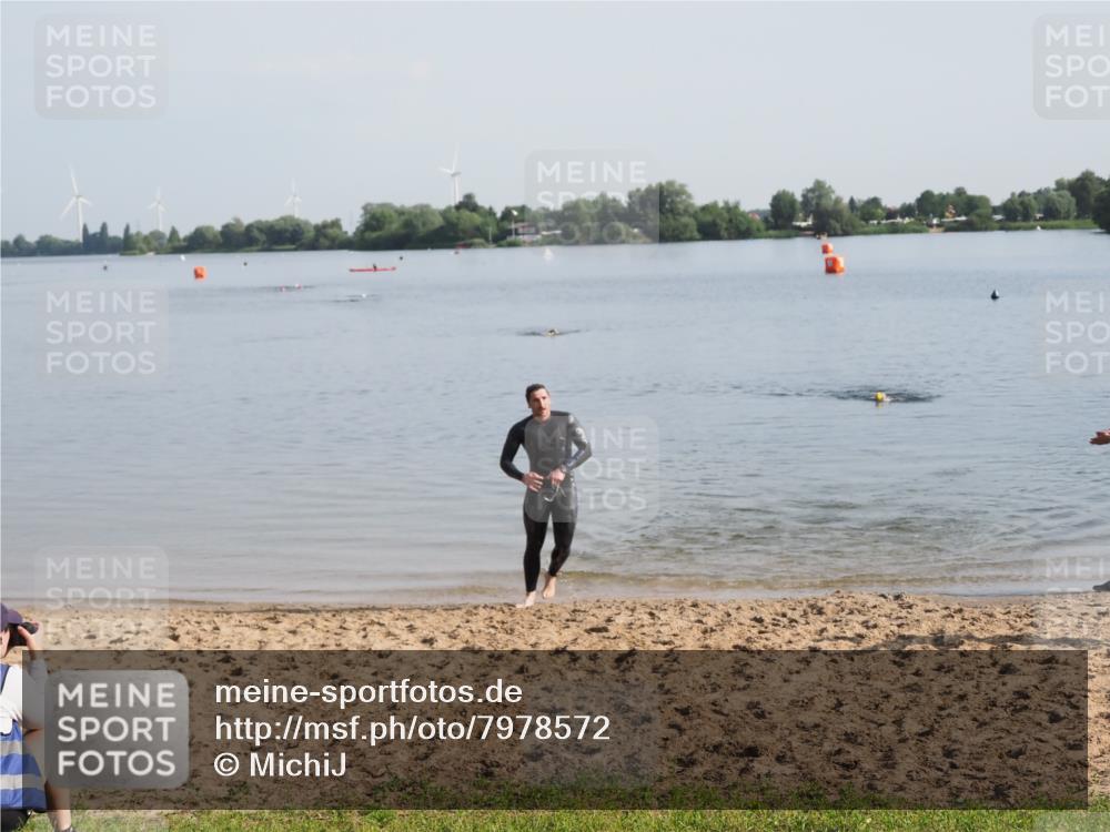 21.06.2025 - 27. Vierlanden-Triathlon MichiJ http://msf.ph/oto/7978572 15.06.2026 08:50:08 Schwimmen 68 meine-sportfotos.de