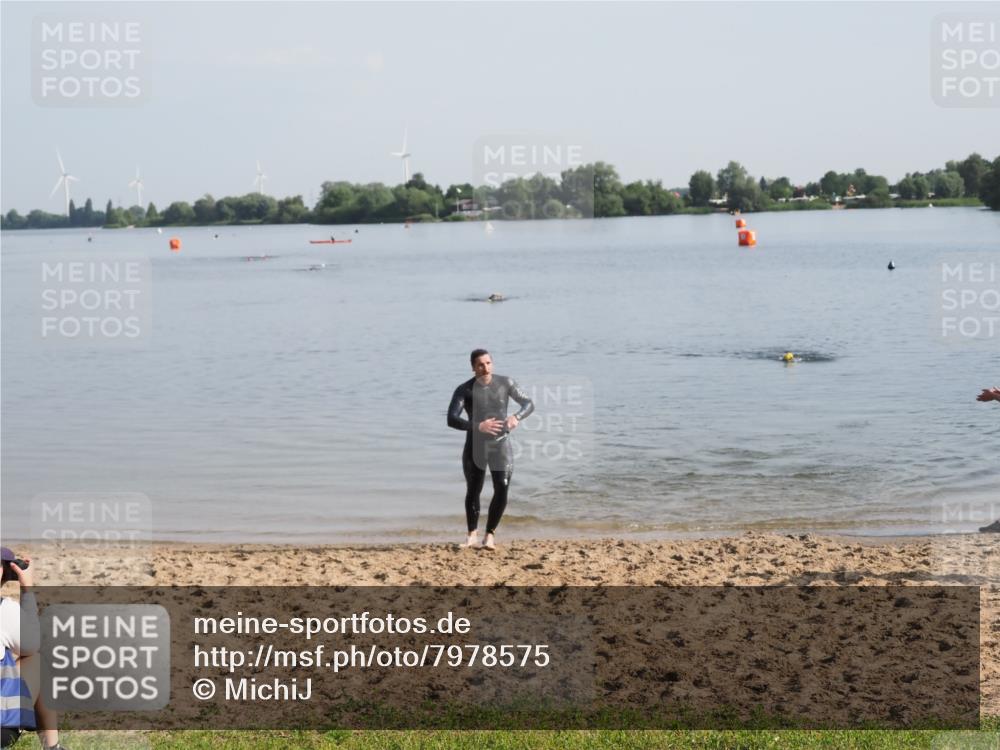 21.06.2025 - 27. Vierlanden-Triathlon MichiJ http://msf.ph/oto/7978575 15.06.2026 08:50:08 Schwimmen 68 meine-sportfotos.de