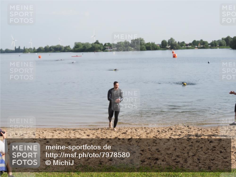 21.06.2025 - 27. Vierlanden-Triathlon MichiJ http://msf.ph/oto/7978580 15.06.2026 08:50:08 Schwimmen 68 meine-sportfotos.de