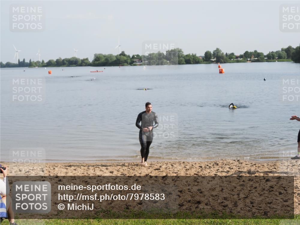 21.06.2025 - 27. Vierlanden-Triathlon MichiJ http://msf.ph/oto/7978583 15.06.2026 08:50:08 Schwimmen 68 meine-sportfotos.de