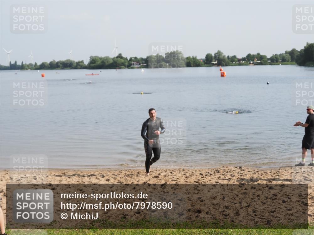 21.06.2025 - 27. Vierlanden-Triathlon MichiJ http://msf.ph/oto/7978590 15.06.2026 08:50:09 Schwimmen 68 meine-sportfotos.de