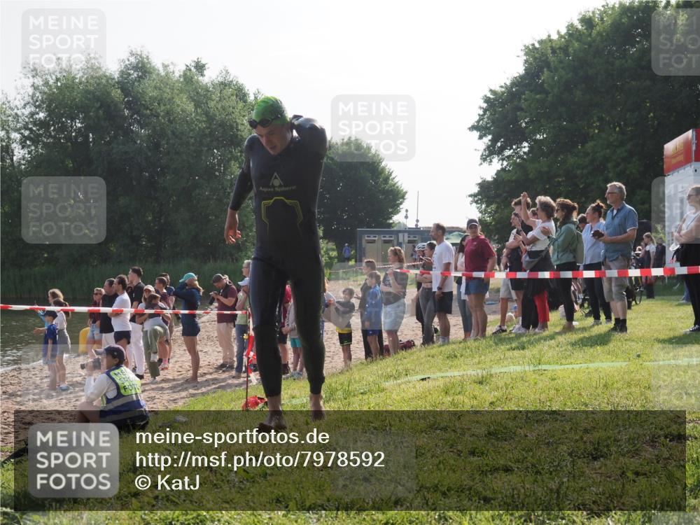 15.06.2025 - 27. Vierlanden-Triathlon KatJ http://msf.ph/oto/7978592 15.06.2025 08:40:46 Schwimmen 5 meine-sportfotos.de