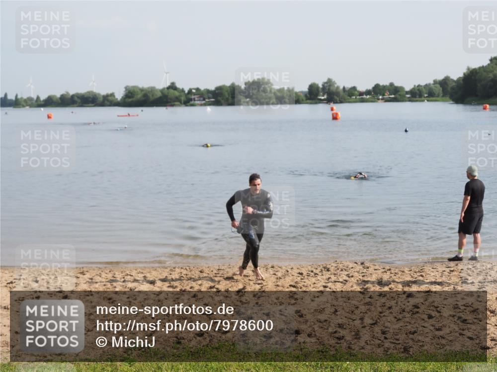 21.06.2025 - 27. Vierlanden-Triathlon MichiJ http://msf.ph/oto/7978600 15.06.2026 08:50:09 Schwimmen 68 meine-sportfotos.de