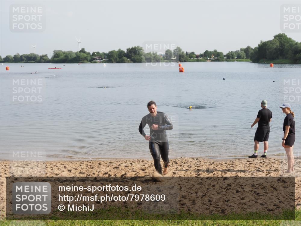 21.06.2025 - 27. Vierlanden-Triathlon MichiJ http://msf.ph/oto/7978609 15.06.2026 08:50:10 Schwimmen 68 meine-sportfotos.de