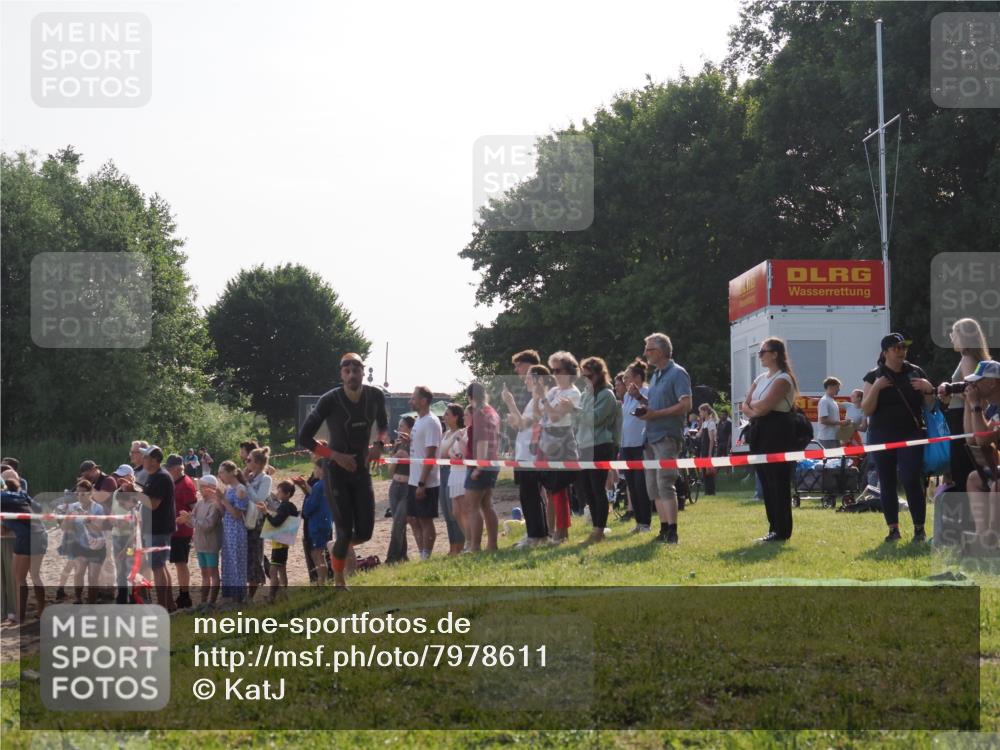 15.06.2025 - 27. Vierlanden-Triathlon KatJ http://msf.ph/oto/7978611 15.06.2025 08:41:01 Schwimmen 99, 114 meine-sportfotos.de