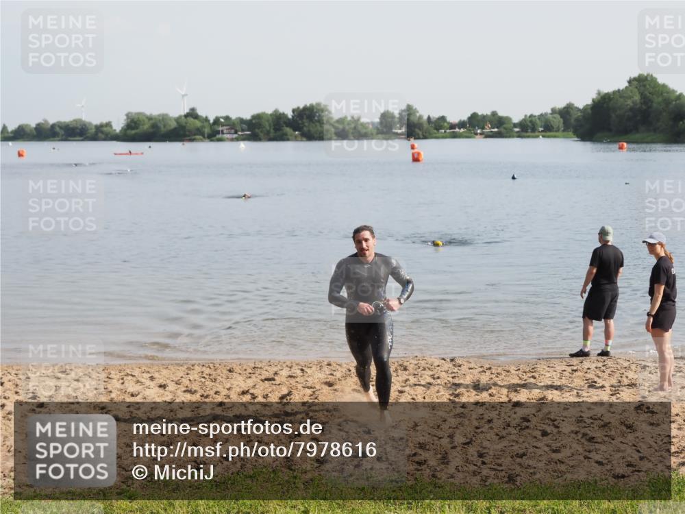 21.06.2025 - 27. Vierlanden-Triathlon MichiJ http://msf.ph/oto/7978616 15.06.2026 08:50:10 Schwimmen 68 meine-sportfotos.de