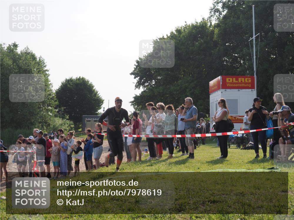 15.06.2025 - 27. Vierlanden-Triathlon KatJ http://msf.ph/oto/7978619 15.06.2025 08:41:01 Schwimmen 99, 114 meine-sportfotos.de