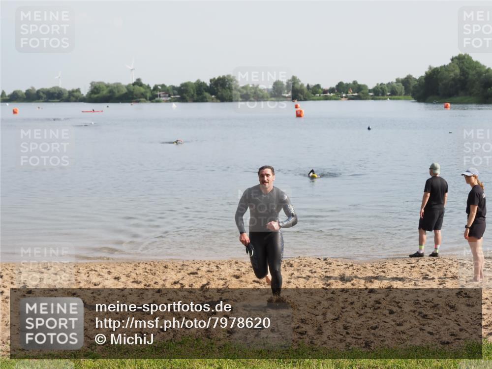 21.06.2025 - 27. Vierlanden-Triathlon MichiJ http://msf.ph/oto/7978620 15.06.2026 08:50:10 Schwimmen 68 meine-sportfotos.de