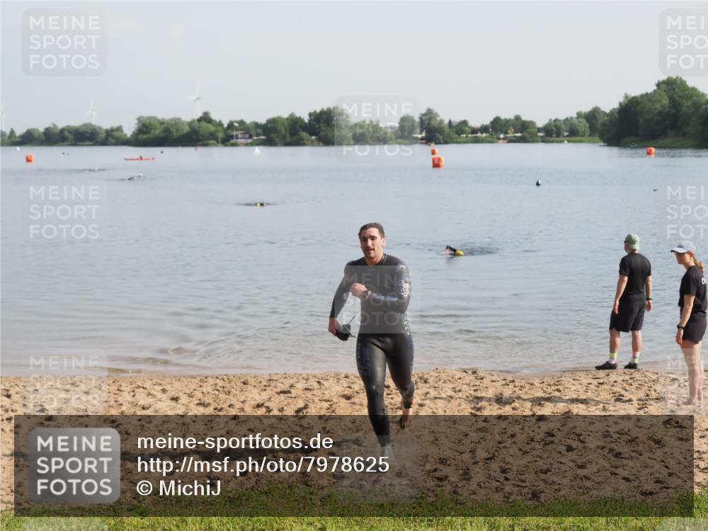 21.06.2025 - 27. Vierlanden-Triathlon MichiJ http://msf.ph/oto/7978625 15.06.2026 08:50:11 Schwimmen 68 meine-sportfotos.de