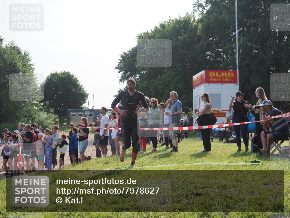 15.06.2025 - 27. Vierlanden-Triathlon KatJ http://msf.ph/oto/7978627 15.06.2025 08:41:02 Schwimmen 99, 114 meine-sportfotos.de