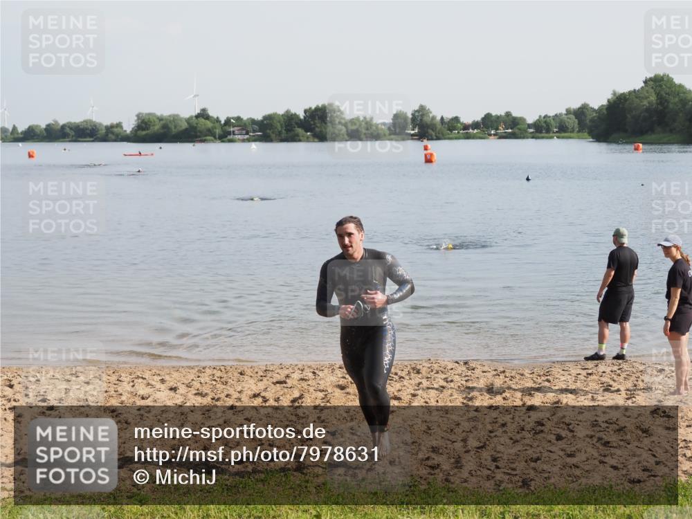 21.06.2025 - 27. Vierlanden-Triathlon MichiJ http://msf.ph/oto/7978631 15.06.2026 08:50:11 Schwimmen 68 meine-sportfotos.de