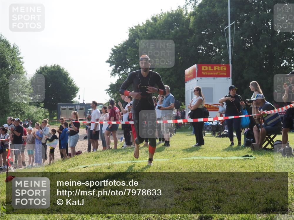 15.06.2025 - 27. Vierlanden-Triathlon KatJ http://msf.ph/oto/7978633 15.06.2025 08:41:03 Schwimmen 99, 114, 129 meine-sportfotos.de