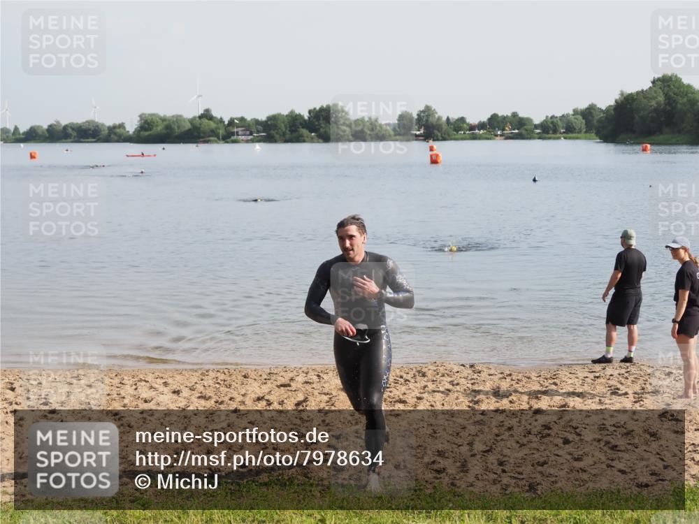 21.06.2025 - 27. Vierlanden-Triathlon MichiJ http://msf.ph/oto/7978634 15.06.2026 08:50:11 Schwimmen 68 meine-sportfotos.de