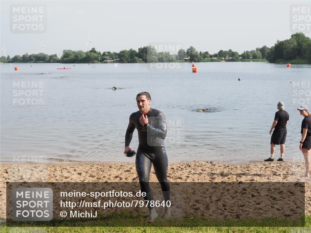 21.06.2025 - 27. Vierlanden-Triathlon MichiJ http://msf.ph/oto/7978640 15.06.2026 08:50:11 Schwimmen 68 meine-sportfotos.de