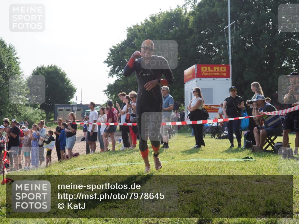 15.06.2025 - 27. Vierlanden-Triathlon KatJ http://msf.ph/oto/7978645 15.06.2025 08:41:03 Schwimmen 99, 114, 129 meine-sportfotos.de